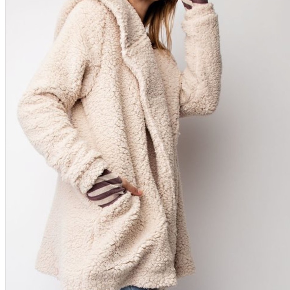 OATMEAL OVERSIZED SOFT FAUX FUR - HOODIE JACKET - Picture 2 of 6